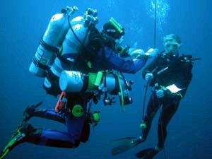 Mark and safety diver