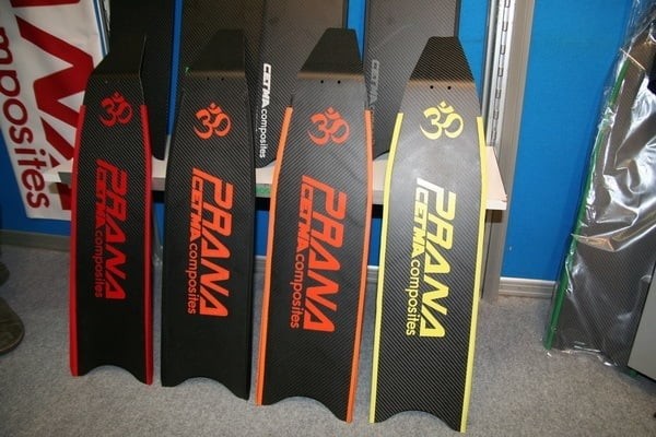 Prana fins in different colurs with V reflections RIS