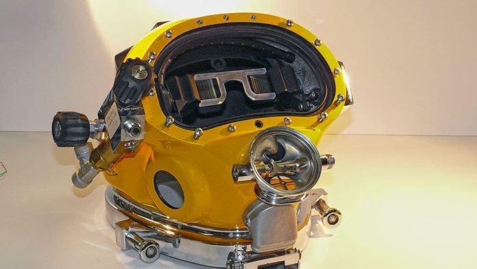 Navy Divers Testing A 'Heads-Up Display' Embedded Inside A Dive Helmet (Photo credit: U.S. Naval Surface Warfare Center/Katherine Mapp)