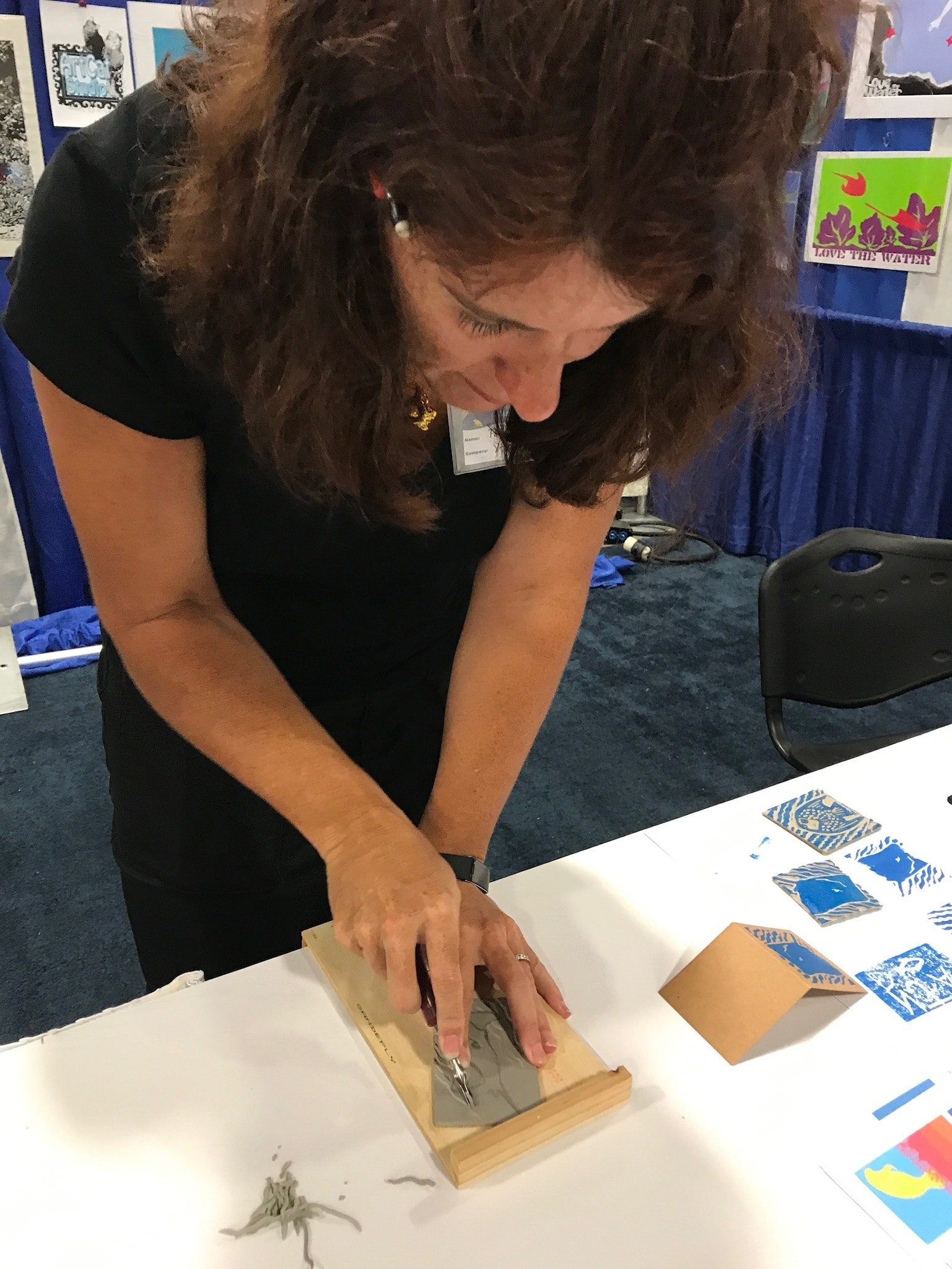 Patricia showing her artistic technique at The Blue Wild Expo