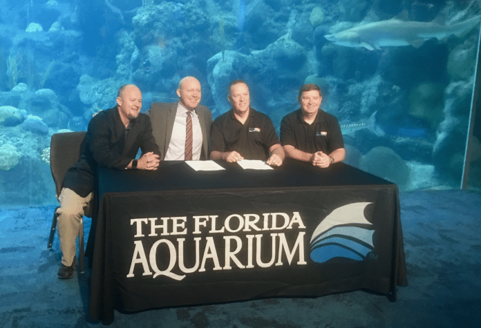 FLAQ+NAUI_sign an agreement of cooperation