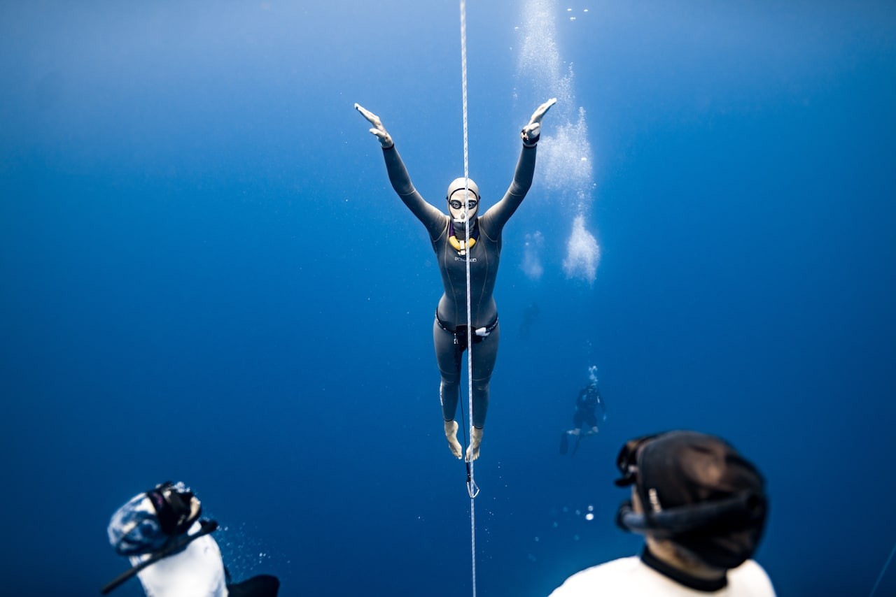 Jennifer Wendland approaching the surface (photo © Daan Verhoeven)