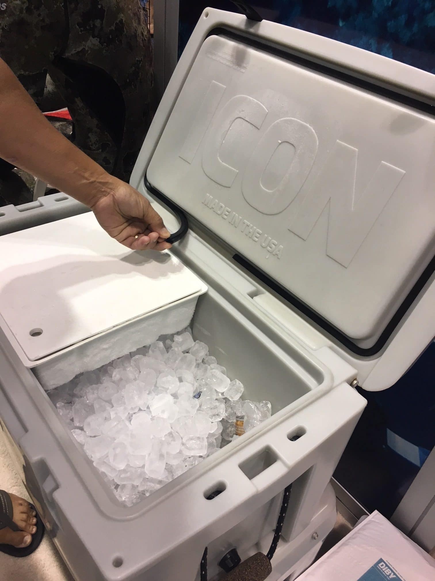 The Icon cooler features a removable gasket seal for easy cleaning and the patented Diby fridge sleeve.