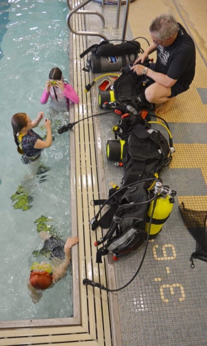children learning scuba