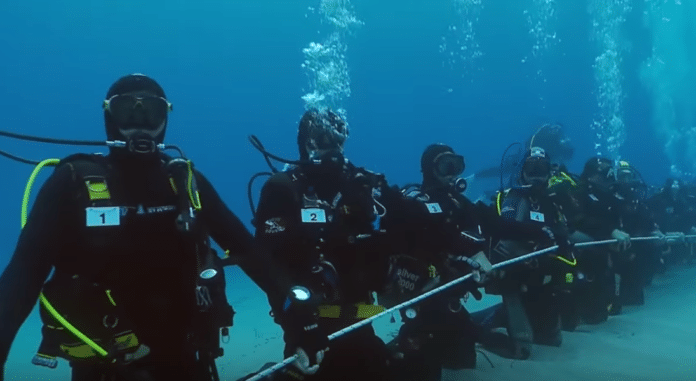 Australian divers attempt to break record