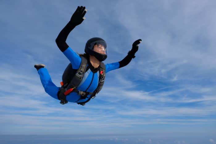 The skydiver turn (opening the chest) should be avoided in freediving
