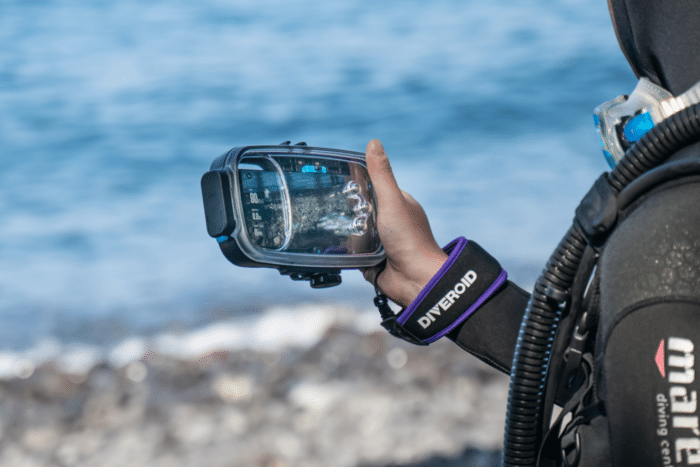 Diveroid, A New Affordable, Compact Dive Solution Turns Your Smartphone Into An All-In-One Dive Gear
