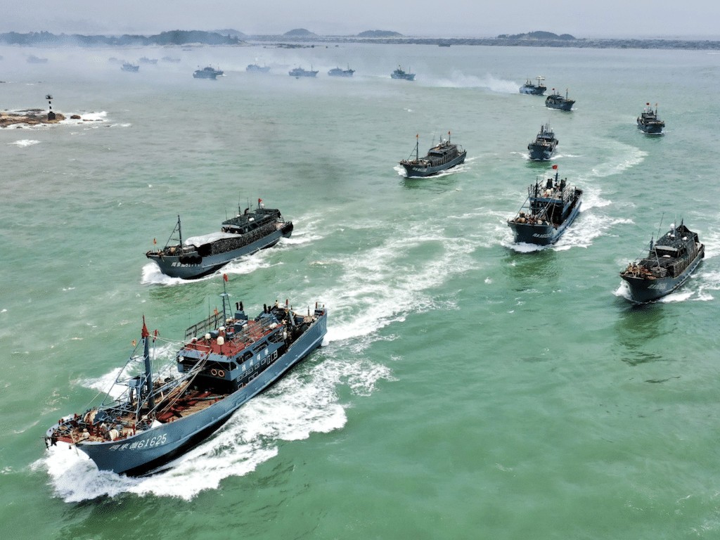 Huge Chinese Fishing Fleet Amassed Off Galapagos Islands