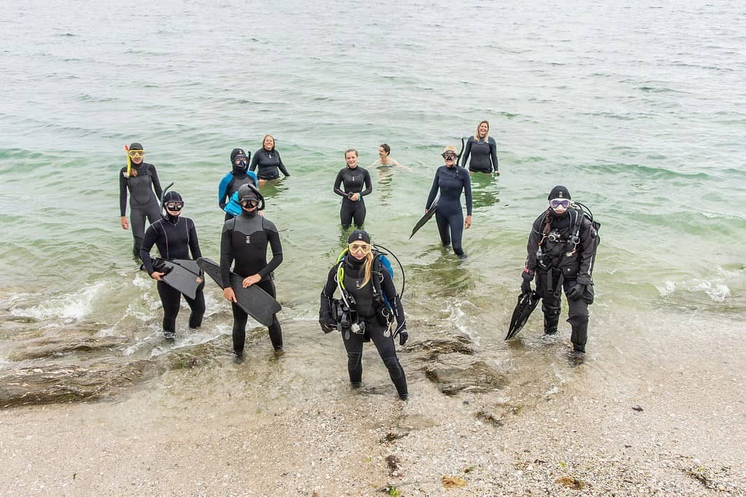 We're all divers here! The women of Fourth Element at PADI Women's Dive Day