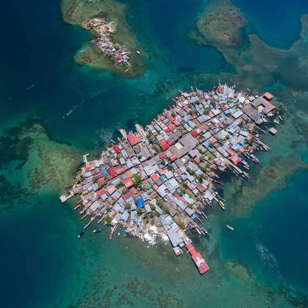 "Crowded Island" © Karim Iliya/UPY2021