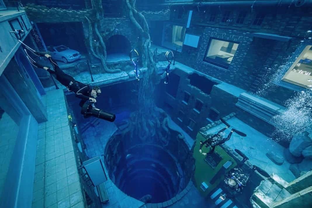 Deep Dive Dubai - The world's deepest pool