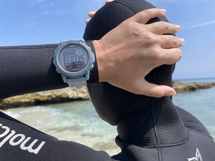 The Garmin Descent G1 Solar dive computer is just the right size for every wrist