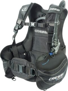 Best Budget BCD for Beginners - the Cressi Start BCD