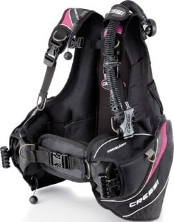 Best Women's BCD for Beginners - the Cressi Travelight