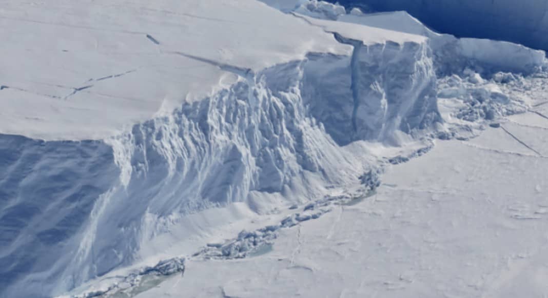 Thwaites Ice Shelf, Antarctica (Image credit: Karen Alley)