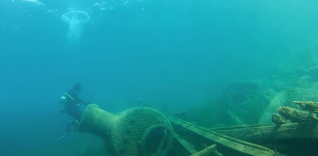 Tobermory Ontario - Diving the Tugs (YouTube)