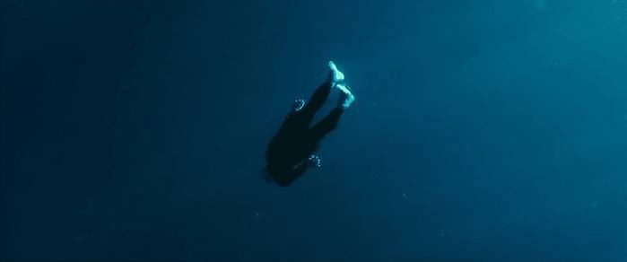 Pascal performs a CNF dive in open water with no line and no safety for two minutes.